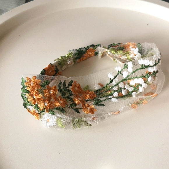 Floral headband - Picture 1 of 3